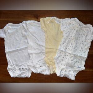 Gerber onesie 4pack